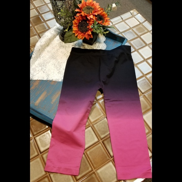 LAST ONE!🆕️ Zaney Threads Ombre Capri Yoga Tights - Picture 2 of 6